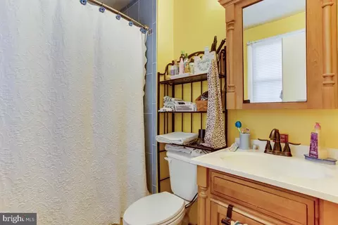 Bath - 16140 Kenny Rd, Laurel, MD 20707 photo 2 of 2
