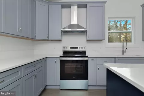 Entry Way - 2016 Spring Grove Dr, Accokeek, MD 20607 photo 2 of 3