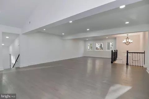 Living - 2016 Spring Grove Dr, Accokeek, MD 20607 photo 2 of 5