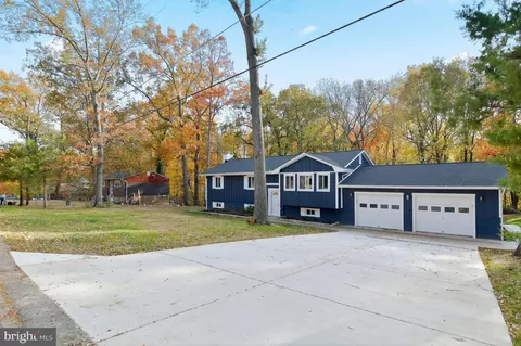 Exterior - 2016 Spring Grove Dr, Accokeek, MD 20607 photo 2 of 6