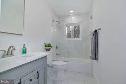 Bath - 2016 Spring Grove Dr, Accokeek, MD 20607 photo 1 of 3