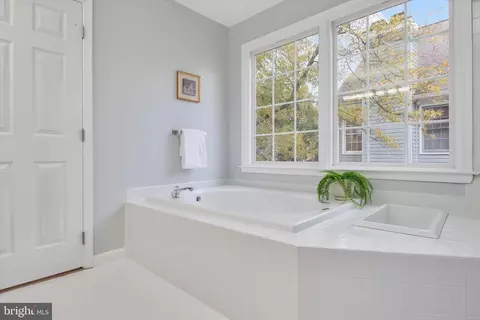 Bath - 9105 Piper Ridge Ct, Lanham, MD 20706 photo 4 of 5