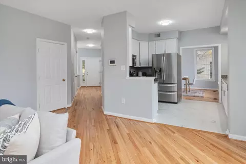 Entry Way - 9105 Piper Ridge Ct, Lanham, MD 20706 photo 3 of 7