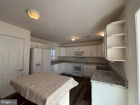 Kitchen - 7403 Berryleaf Dr, Laurel, MD 20707 photo 2 of 2