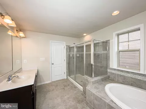 Bath - 10202 Galaxy View Ln, Lanham, MD 20706 photo 3 of 7