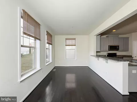 Living - 10202 Galaxy View Ln, Lanham, MD 20706 photo 9 of 18