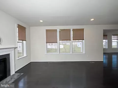 Living - 10202 Galaxy View Ln, Lanham, MD 20706 photo 6 of 18