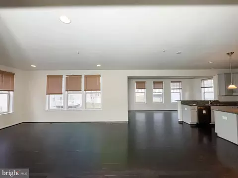 Living - 10202 Galaxy View Ln, Lanham, MD 20706 photo 4 of 18