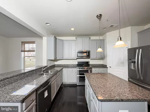 Kitchen - 10202 Galaxy View Ln, Lanham, MD 20706 photo 3 of 6