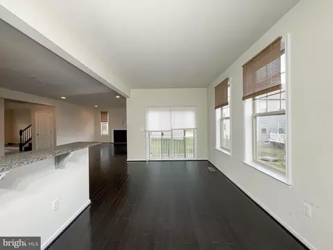 Living - 10202 Galaxy View Ln, Lanham, MD 20706 photo 10 of 18