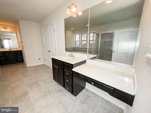 Entry Way - 10202 Galaxy View Ln, Lanham, MD 20706 photo 3 of 4