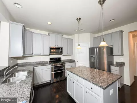 Kitchen - 10202 Galaxy View Ln, Lanham, MD 20706 photo 4 of 6