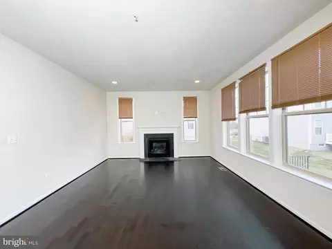 Living - 10202 Galaxy View Ln, Lanham, MD 20706 photo 5 of 18