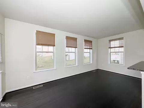 Living - 10202 Galaxy View Ln, Lanham, MD 20706 photo 8 of 18