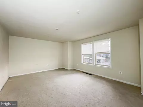 Living - 10202 Galaxy View Ln, Lanham, MD 20706 photo 14 of 18