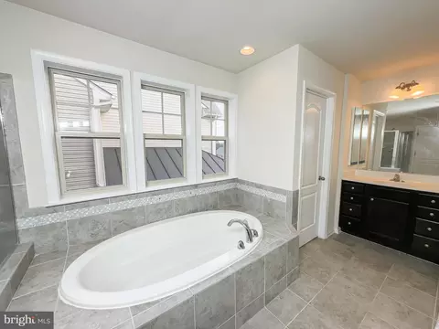 Bath - 10202 Galaxy View Ln, Lanham, MD 20706 photo 4 of 7