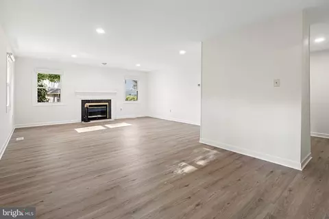 Living - 9203 Montpelier Dr, Laurel, MD 20708 photo 3 of 4