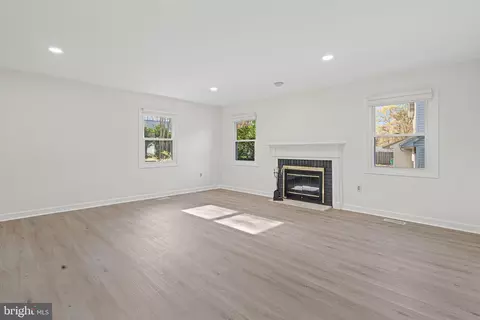 Living - 9203 Montpelier Dr, Laurel, MD 20708 photo 4 of 4