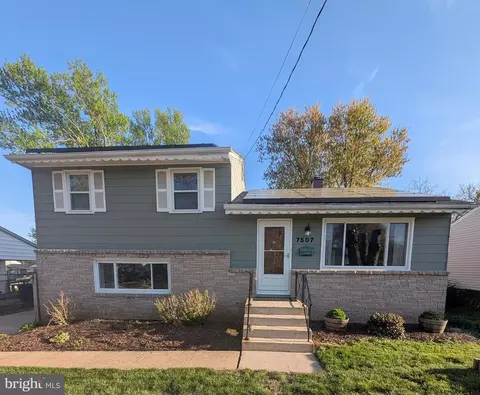 7507 Dover Ln, Lanham, MD 20706