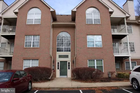 9811 Lake Pointe Ct #104, Marlboro, MD 20774