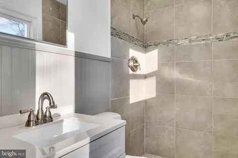 Bath - 4224 Kinmount Rd, Lanham, MD 20706 photo 2 of 4