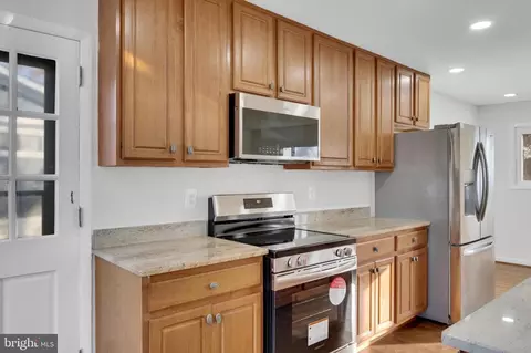 Entry Way - 4224 Kinmount Rd, Lanham, MD 20706 photo 3 of 4