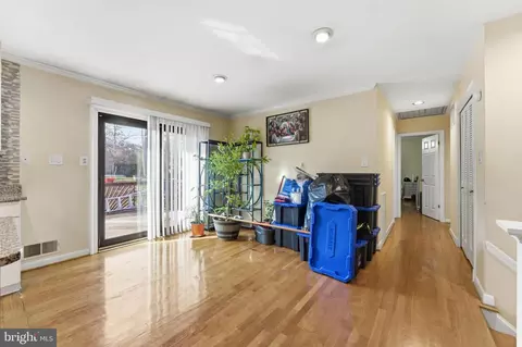 Entry Way - 7303 Lois Ln, Lanham, MD 20706 photo 5 of 6