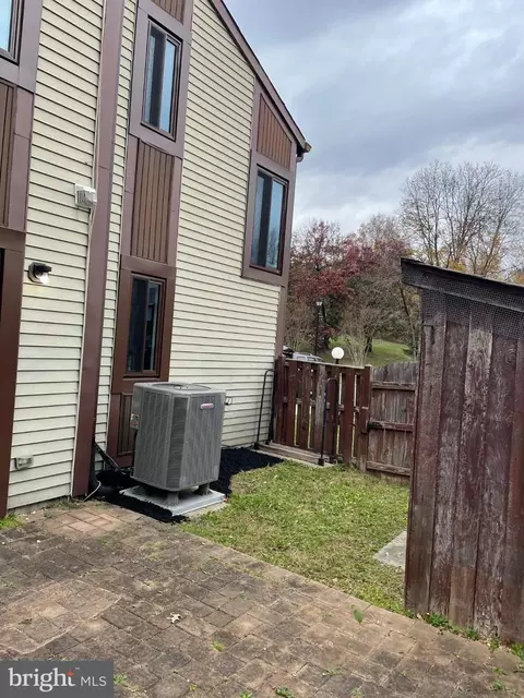 Exterior - 7105 Split Rail Ln, Laurel, MD 20707 photo 4 of 4