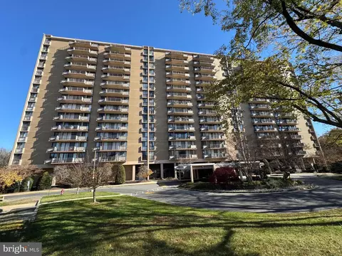 6100 Westchester Park Dr #915, College Park, MD 20740