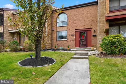 8264 Canning Ter, Greenbelt, MD 20770