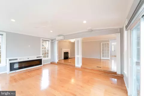 Living - 9407 Copernicus Dr, Lanham, MD 20706 photo 4 of 9
