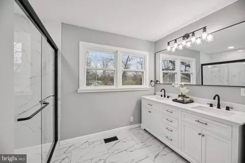 Bath - 14610 Brandywine Heights Rd, Brandywine, MD 20613 photo 1 of 1