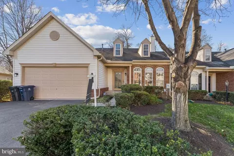 2000 Golden Morning Dr #32, Bowie, MD 20721