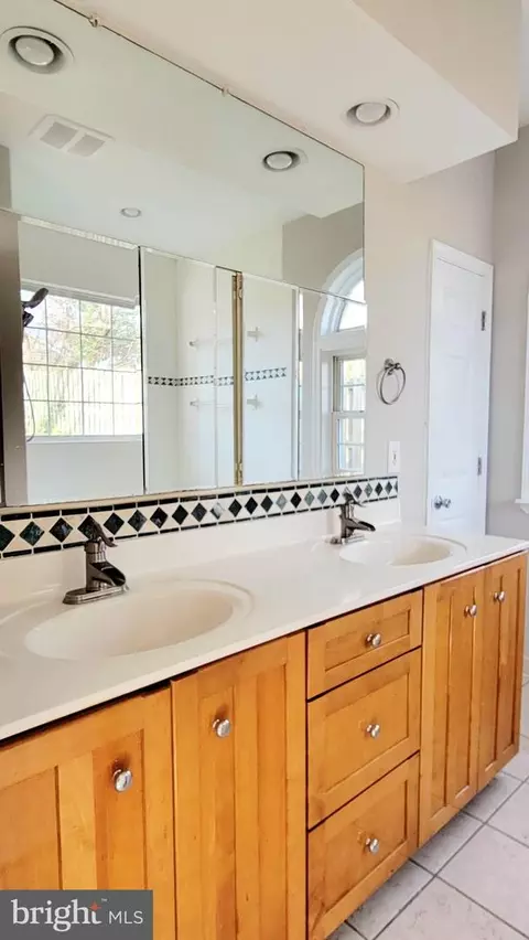 Bath - 8823 Maple Ave, Bowie, MD 20720 photo 4 of 8