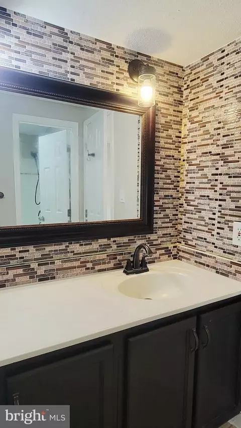 Bath - 8823 Maple Ave, Bowie, MD 20720 photo 3 of 8