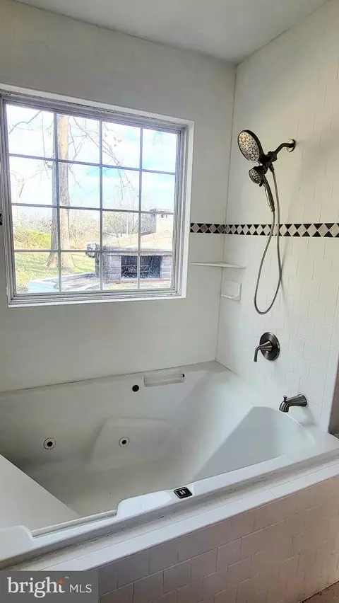 Bath - 8823 Maple Ave, Bowie, MD 20720 photo 6 of 8