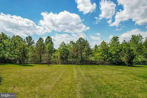 Exterior - 13400 Oaklands Manor Dr, Laurel, MD 20708 photo 10 of 11