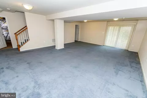 Living - 13400 Oaklands Manor Dr, Laurel, MD 20708 photo 4 of 4