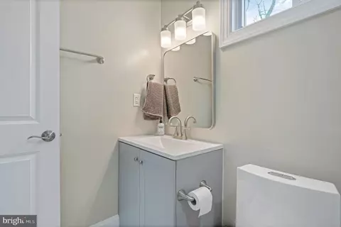 Bath - 9217 Fowler Ln, Lanham, MD 20706 photo 3 of 10