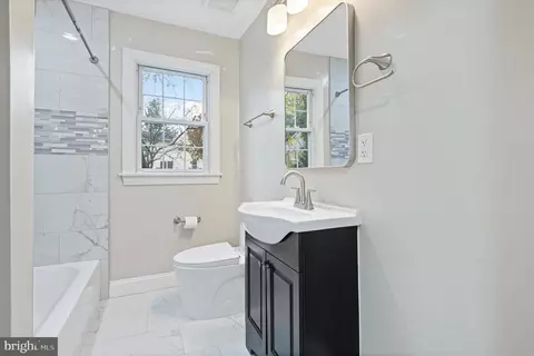 Bath - 9217 Fowler Ln, Lanham, MD 20706 photo 5 of 10