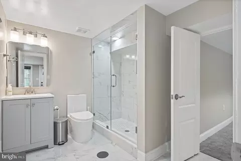 Bath - 9217 Fowler Ln, Lanham, MD 20706 photo 8 of 10