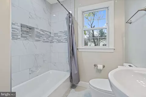 Bath - 9217 Fowler Ln, Lanham, MD 20706 photo 6 of 10