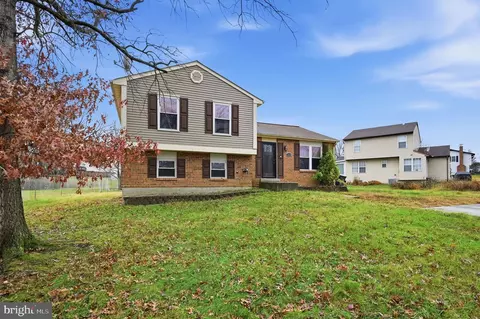 10748 Hollaway Dr, Marlboro, MD 20772