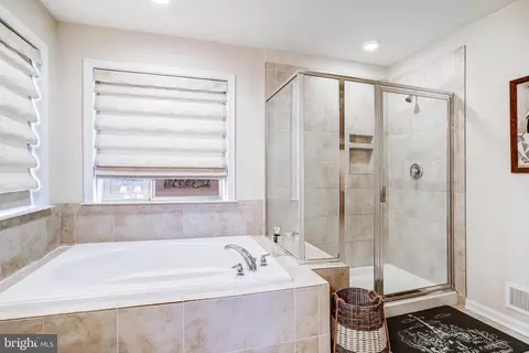 Bath - 2706 Sir Michael Pl, Lanham, MD 20706 photo 1 of 3