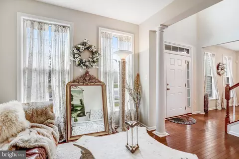 Entry Way - 2706 Sir Michael Pl, Lanham, MD 20706 photo 2 of 9