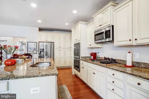 Kitchen - 2706 Sir Michael Pl, Lanham, MD 20706 photo 6 of 6