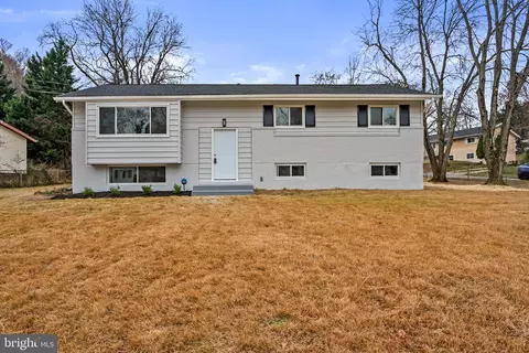 5513 Helmont Dr, Oxon Hill, MD 20745