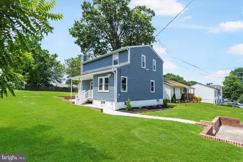 Exterior - 4810 Whitfield Chapel Rd, Lanham, MD 20706 photo 4 of 9