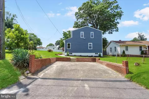 Exterior - 4810 Whitfield Chapel Rd, Lanham, MD 20706 photo 5 of 9