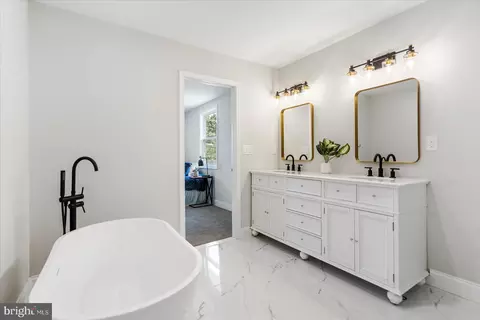 Bath - 4810 Whitfield Chapel Rd, Lanham, MD 20706 photo 2 of 7